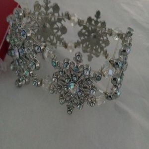 Sparkly snowflake stretchy bracelet